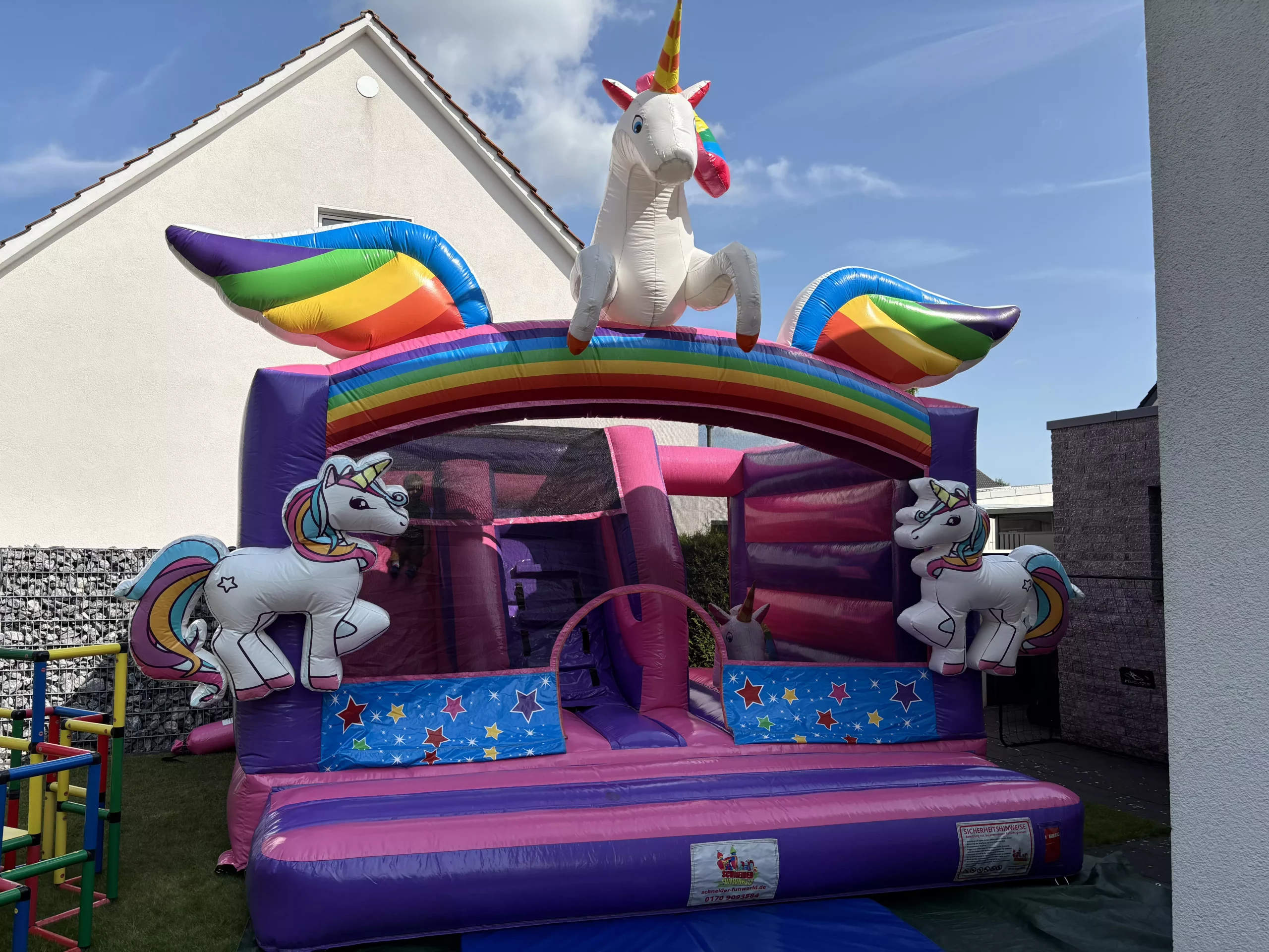 Hüpfburg Einhorn mieten – zauberhaftes Motiv für Kindergeburtstage in Versmold und Umgebung