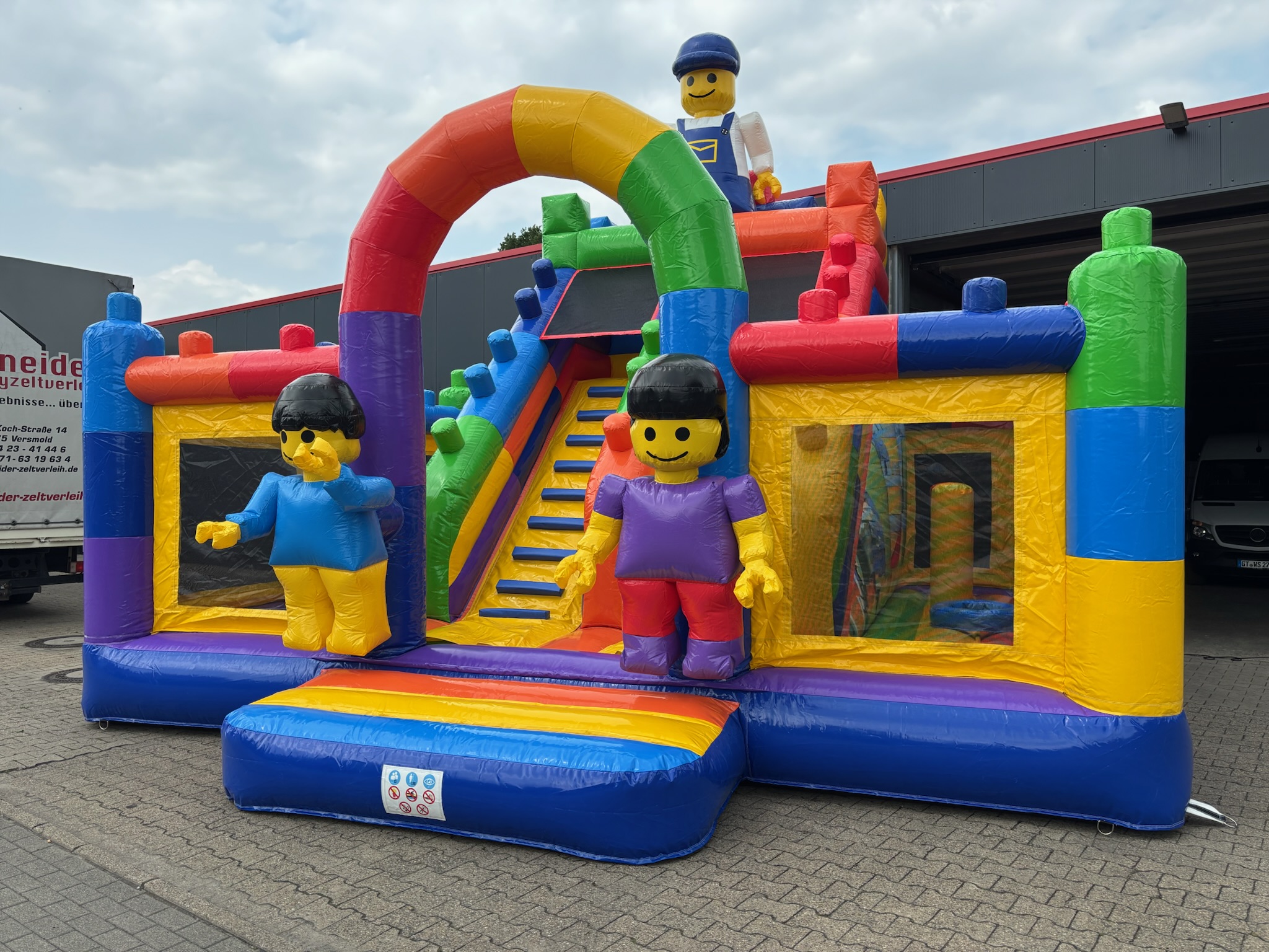 Hüpfburg Bausteine mit XXL Rutsche mieten in Versmold – Hauptbild – Schneider Funworld