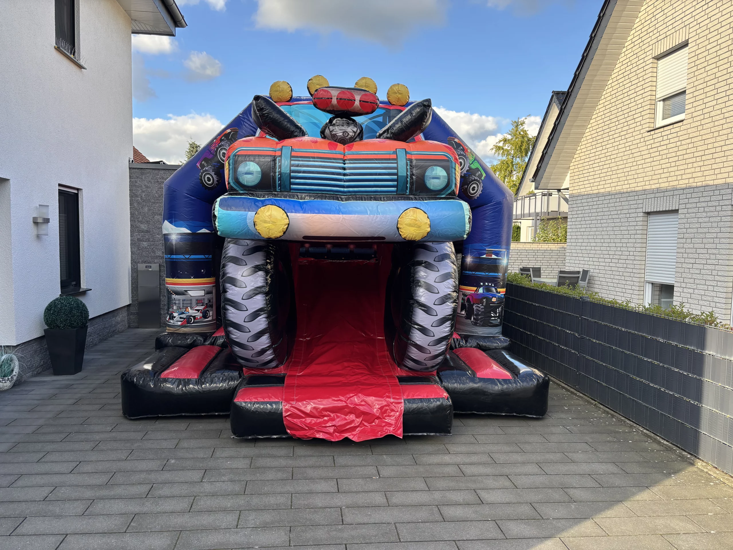 Monstertruck Hüpfburg – Gesamtansicht – Event in Kreis Warendorf