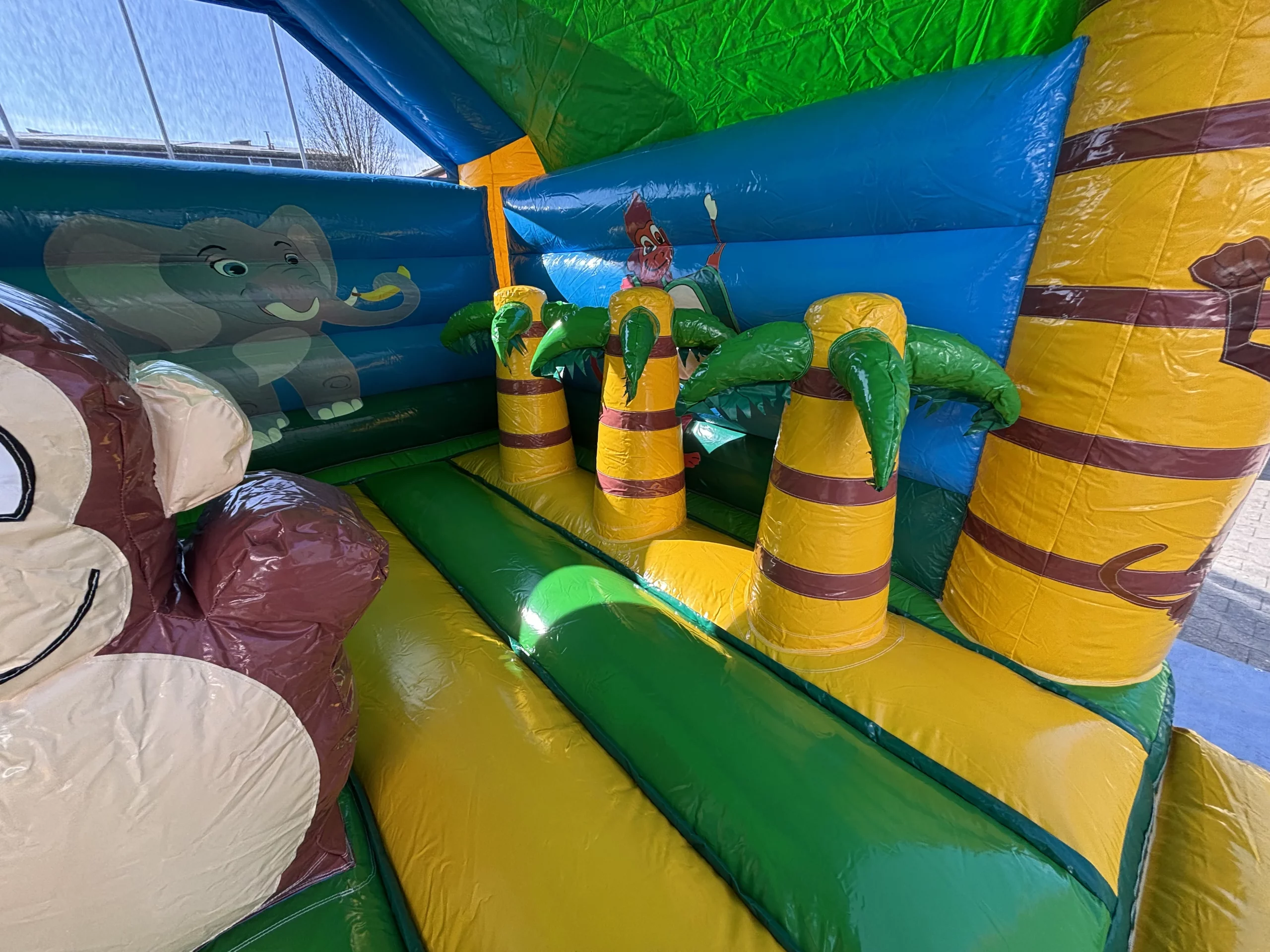 XXL Gorilla Hüpfburg – Springbereich – viel Platz