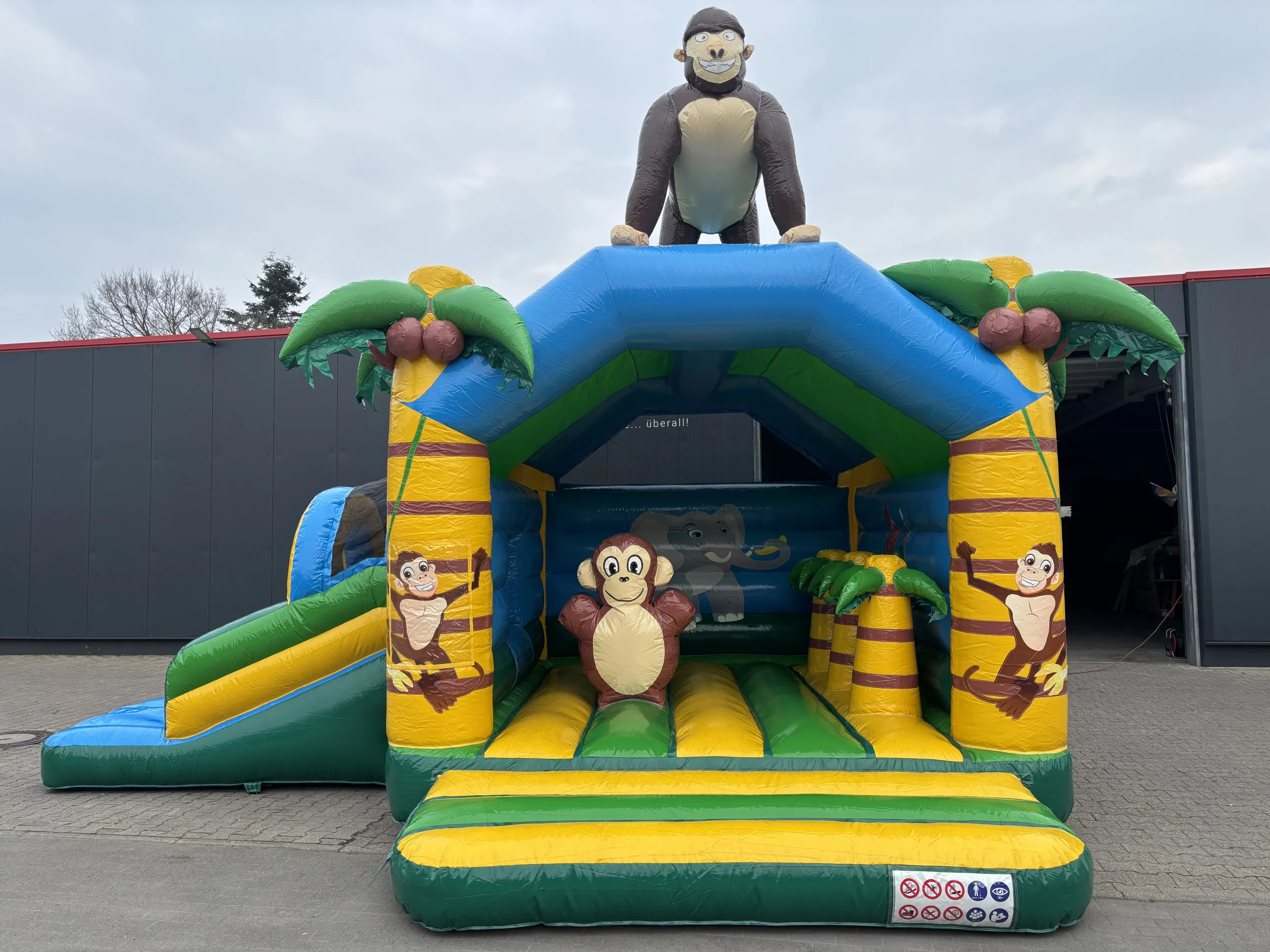 Hüpfburg XXL Gorilla mieten in Versmold – Schneider Funworld