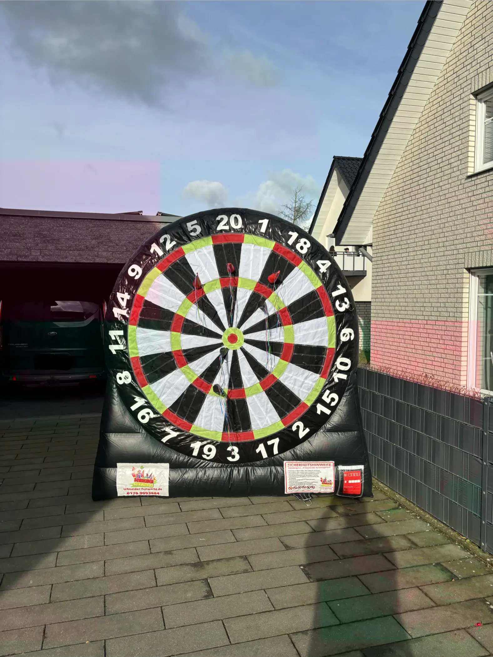 XXL Dartscheibe mieten in Versmold – aufblasbare Dartscheibe für Kinder und Erwachsene, Kreis Gütersloh und Umgebung