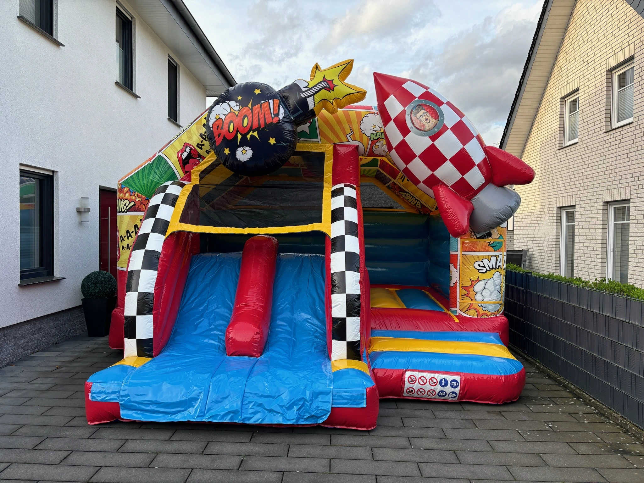 Hüpfburg Comic mieten in Versmold – Schneider Funworld