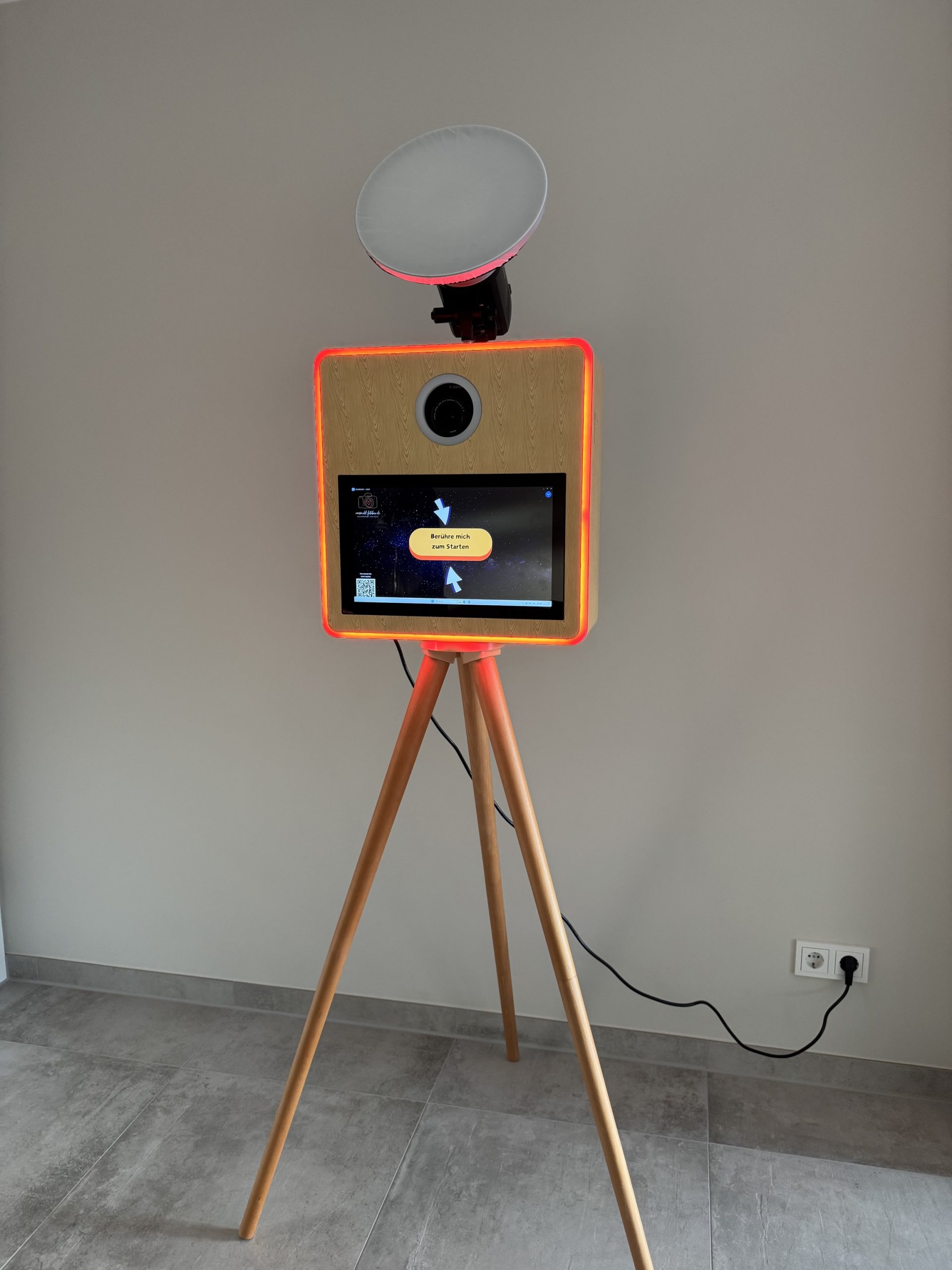 Fotobox Retro im Holzlook für Boho-Feiern und Scheunenhochzeiten